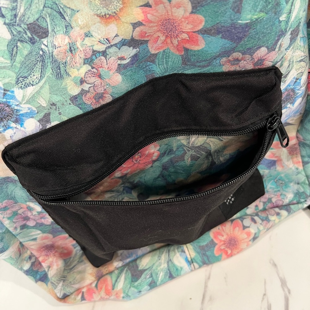 ๐ Serengetee Floral Backpack - Picture 5 of 5